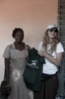 La consegna delle Wacky T-Shirts alla scuola comunitaria di Bamako