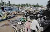 il mercato galleggiante di Phong Dien